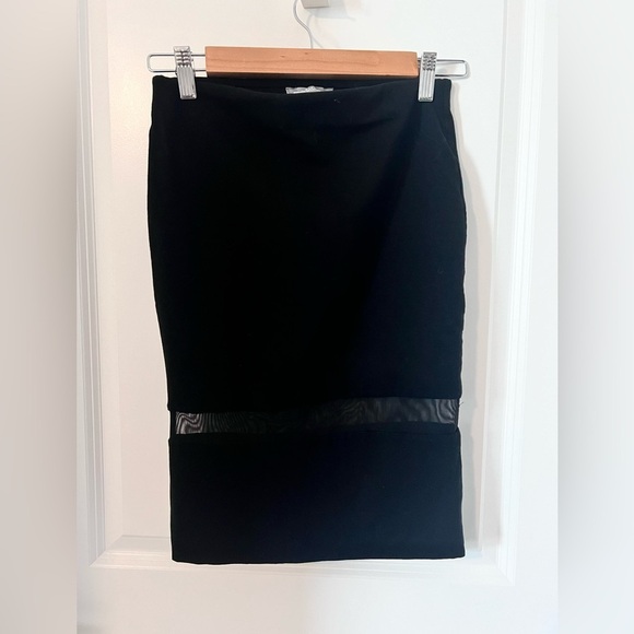 Zara Black Pull On Stretchable Pencil Cut
Mesh Detail Bodycon Skirt Size Medium - Picture 1 of 7